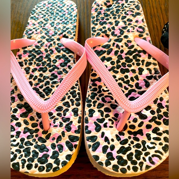 2 pairs girls’ sz 12 sandals: Black studded gladiators & pink leopard flip-flops - Picture 3 of 4